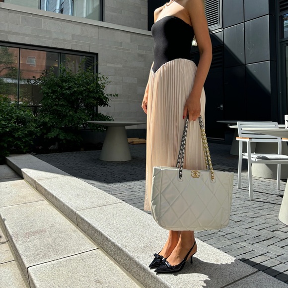 Boutique find 🤍✨ size small-medium - Picture 1 of 4